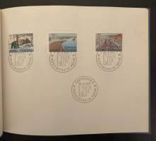 Postimerkkikansio - Näyttely- erikoismerkkejä leimoineen 1970-luvulta - Yhteensä n. 65 merkkiä