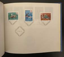 Postimerkkikansio - Näyttely- erikoismerkkejä leimoineen 1970-luvulta - Yhteensä n. 65 merkkiä