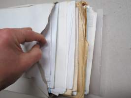 Toiviaisten sukuseura / Toiviaiset - Toiviainen -sukuseuramateriaalia kansiollinen, lehtiä ym. mukana mm. jokin käsikirjoitus, katso kuvista!