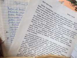 Toiviaisten sukuseura / Toiviaiset - Toiviainen -sukuseuramateriaalia kansiollinen, lehtiä ym. mukana mm. jokin käsikirjoitus, katso kuvista!
