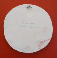 Elsa Mäkelä, &quot;Aarteemme Kristuksen taivaassa&quot;  kipsiveistos reliefi sign 1974  13 cm