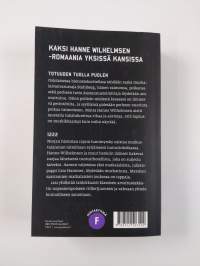 Lukitut ovet : kaksi Hanne Wilhelmsen -dekkaria : Totuuden tuolla puolen ; 1222