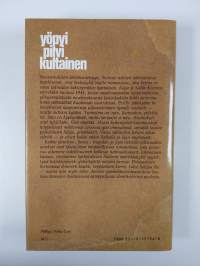 Yöpyi pilvi kultainen