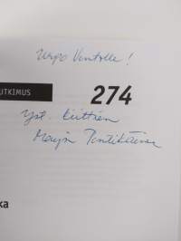 Loputon matka - vietnamilaisten ja somalialaisten kertomuksia pakolaisuudesta (signeerattu, tekijän omiste)