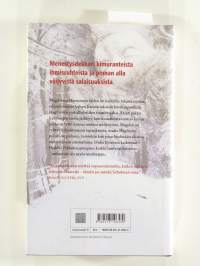 Tyttö lumisateessa