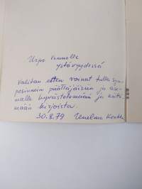Aikojen ääniä kuuntelen : runoja (signeerattu, tekijän omiste)