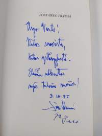 Portaikko pilvissä : runoja (signeerattu, tekijän omiste)