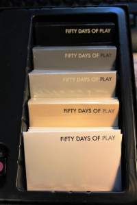 Fifty Days of Play - Erotiikkapeli, 2012. 50 kutsua partnerillesi eroottisiin, vähän tuhmiinkin leikkeihin. Englanninkielinen.