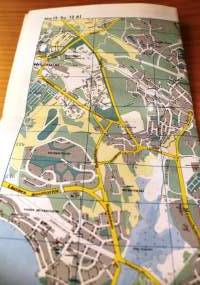 Helsingin keskusta, - kartta, 1962.  Koko 64 x 78 cm. Kaksipuoleinen; takana Helsingin yleiskartta Y 40 SU/11.61 ja kaukolämpöverkosto 1962 alussa. nähtävyysluettelo
