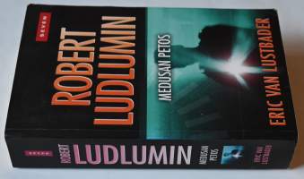 Robert Ludlumin Medusan petos