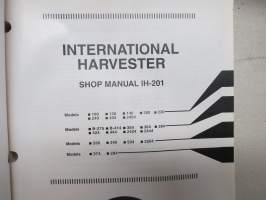 International Harvester Shop Manual -korjaamokirja, englanninkielinen, mallistoluettelo kuvissa