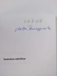 Samoissa askelissa (signeerattu)