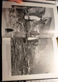Kotirintama 1939-1945 - sotavuosien Suomi  naisten ja lasten silmin. 1999, 1.p. Katso sisältö kuvista.