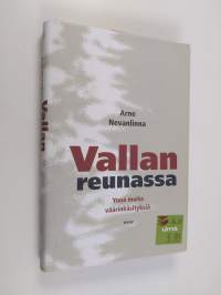 Vallan reunassa : ynnä muita väärinkäsityksiä