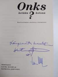 Onks ketään kotona : kasvatuksen suuntaa etsimässä (signeerattu, tekijän omiste)