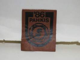 Pahkis ´86 -hihamerkki