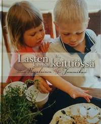 Lasten kanssa keittiössä. (Ruoan teko, reseptit, lasten keittokirja, yhdessäolo)