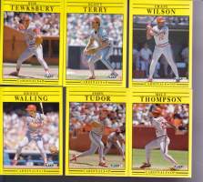 Fleer &#039;91 baseball cards.  Kuvissa muut tarjolla olevat baseball keräilykortit euron kappale (EI koske Don Mattingly/Ozzie Smith!!).