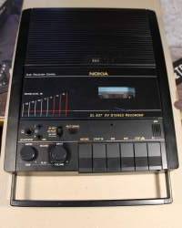 NOKIA-ITT AV Stereo Recorder SL837 -kasettinauhuri. Osasi myös synkronoidusti ohjata diaprojektoria.