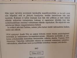 Vakoilija rakkauden talossa, Portaat tuleen, Kuuaurinkojuhla