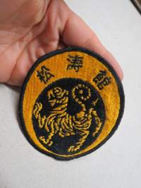 Budo-laji? seuramerkki / kangasmerkki