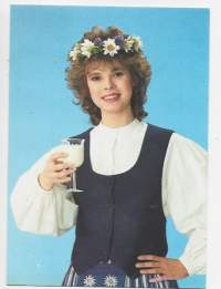 Maitotyttö 1987 Tea Talonen - postikortti kulkematon