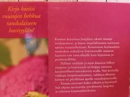 Ruusut kirjontamalleina