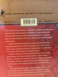 Maa hänen jalkojensa alla