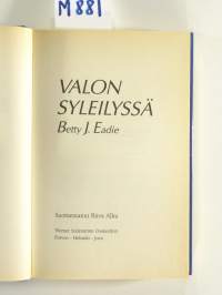 Valon syleilyssä