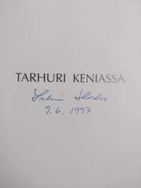 Tarhuri Keniassa : matkakertomus lähetystyöstä ruohonjuuritasolla : puutarhurin päiväkirja Kenian matkalta 7.2.-8.3.1995 (signeerattu)