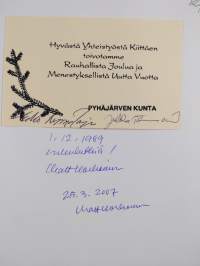 Pitelijöitä ja papinheittäjiä : epävirallinen Pyhäjärven historia (signeerattu, tekijän omiste)
