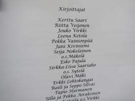 Suuren metsän reunassa Pieni kylä Vehkajärven rannalla - Virrat / Ähtäri rajalla, Honkaperä-Vehkaperä-Markkula-Heikkiperä-Virkki -kyläkirja