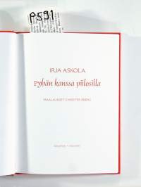 Pyhän kanssa piilosilla