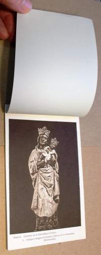 Vanhoja Madridin (Nueva Catedral de la Almudena, Crypta)  kuvia 10 kpl postikortteina albumissa