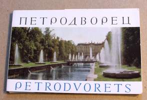 Vanhoja (1968) Neuvostoliiton Pietarhovin (Petrodvorets)  värikuvia 14 kpl postikortteina pahvikansissa