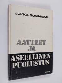 Aatteet ja aseellinen puolustus : eletyn eurooppalaisen kansanvallan kehitystä ja kritiikkiä