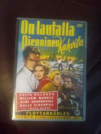 On lautalla pienoinen kahvila DVD ( musta valkoinen)