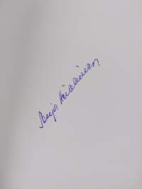 Hymy kyynelten takaa (signeerattu)