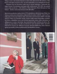 Reportterina presidenttien matkassa, 2004. 1.p. Matkassa Kekkosen, Koiviston, Ahtisaaren ja Halosen seurassa ympäri maailmaa.