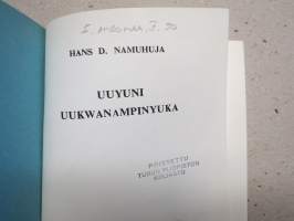 Uuyuni uukwanampinyuka -oshindonga-kielellä julkaistu kirja &quot;Maailma kyllä muuttuu&quot; Ambomaalta (Namibia)