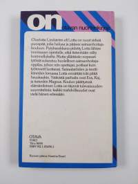 Lotta sairaanhoitajakoulussa