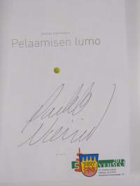 Pelaamisen lumo (signeerattu)