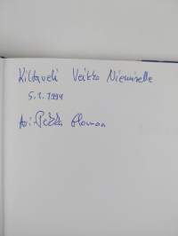 Tahtoa ja tekoja : Maanpuolustuskiltojen liitto 1963-1993 (signeerattu, tekijän omiste)