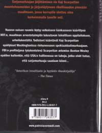 Tomuksi ja tuhkaksi, 2014. 1.p. Kay Scarpetta päätyy muuntohuumeiden ja järjestäytyneen rikollisuuden pimeään maailmaan