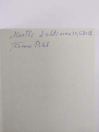 Talo Vaahteran alla (signeerattu)