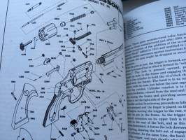 Revolver guide