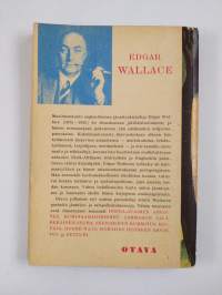 Kolmen tammen salaisuus : salapoliisiromaani
