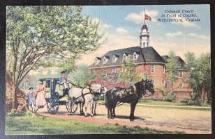Colonial Coach in Front of Capitol Williamsburg, Virginia - Kulkematon vanha kortti