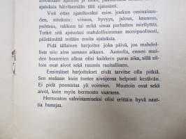 Mitä on itämaalainen filosofia? Tähän kysymykseen saa jokainen kirjan lukija itse vastata.