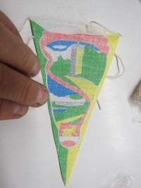Heinola - näkötorni &amp; silta -matkailuviiri, pikkukoko, pohjaväri keltainen &amp; vihreä / souvenier pennant